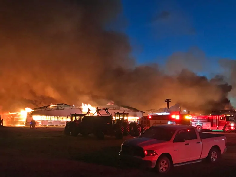 Hundreds of cows die in massive barn fire near Steinbach1