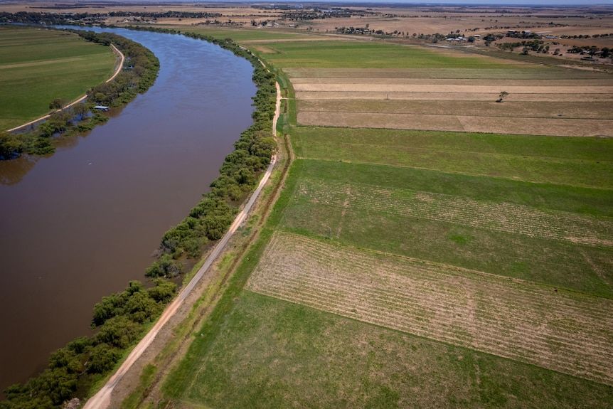 Riverglen residents are fighting to keep the floodwaters at bay.