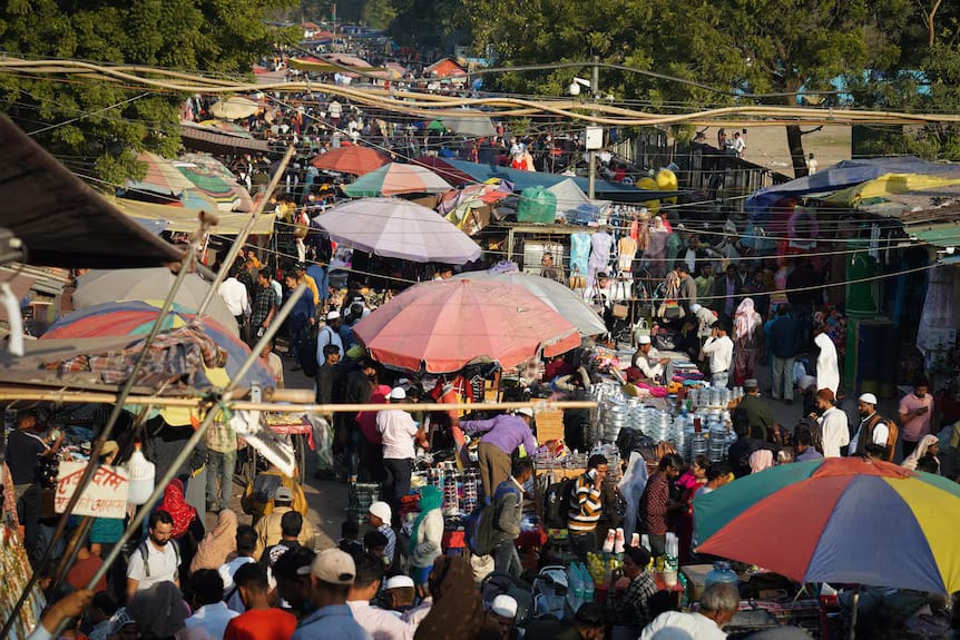 Indians have traditionally been market shoppers, but supermarkets are on the rise. 