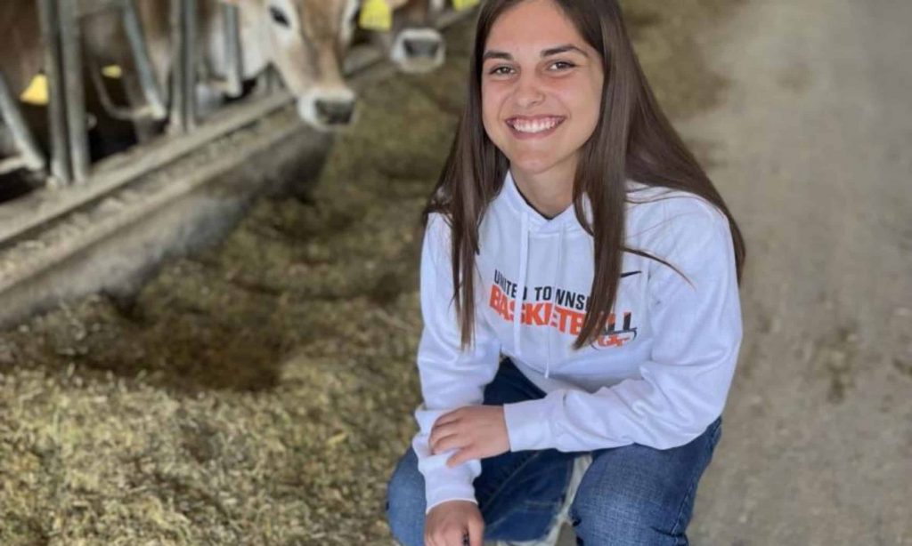 Illinois Farmer’s Daughter Kicks Off Undeniably Dairy Cheese Pull Contest