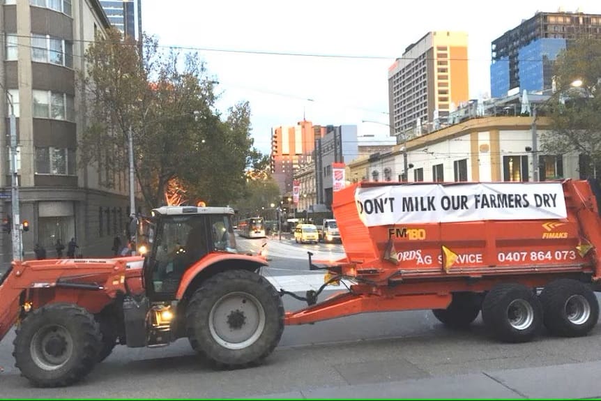 Dairy farmers had protested at Victoria's parliament during the 2016 federal election campaign.