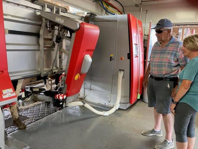 Innovative dairy farm milks hundreds of cows with robots