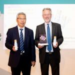 Dr. Yun Zhanyou, Vice President of Yili Group, and Dr. Gerrit Smit, Managing Director of the Yili Innovation Center Europe, attending the award ceremony.