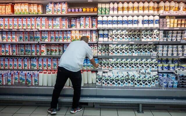 Israel scraps 40% customs tax on imported milk for three months