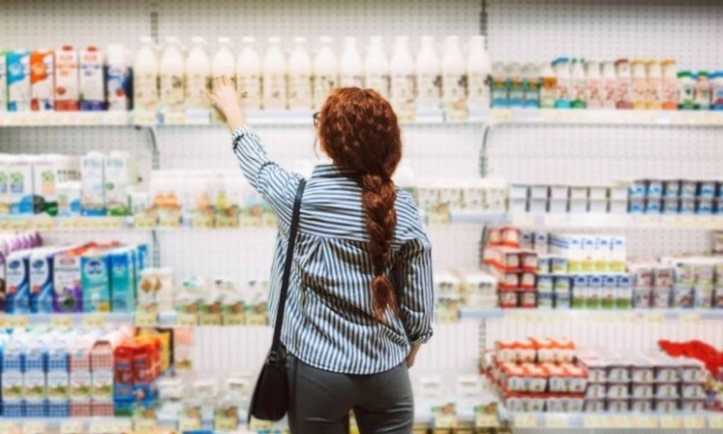 Dairy and plant-based organizations go head-to-head over FDA’s plant-based milk labeling guidance