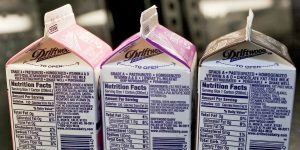 As milk carton shortage persists lawmakers highlight supply chain issues, dairy farmers look to help schools find alternatives