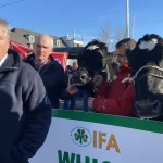 Farmers protest outside ministers' offices in Cork