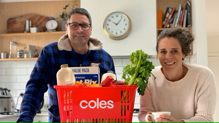Victorian independent dairy says Coles shunning its milk after supermarket giant was refused bigger profit share