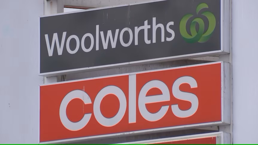 Coles and Woolworths fight consumer watchdog over alleged misleading pricing campaigns