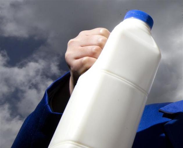 Tight supply lifts milk price forecast