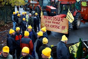 French farmers continue protests over EU-Mercosur trade talks