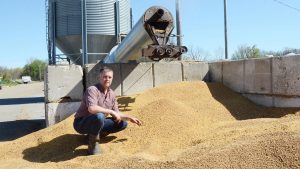 Double win Michigan dairy cuts costs, boosts butterfat with high-oleic beans