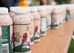 Marathon runners refuel with milk