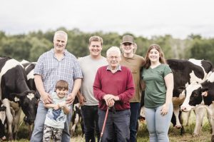 Dairy Farmers of Canada By farmers, for farmers Spotlight on the Canadian Podcow and Entre deux traites