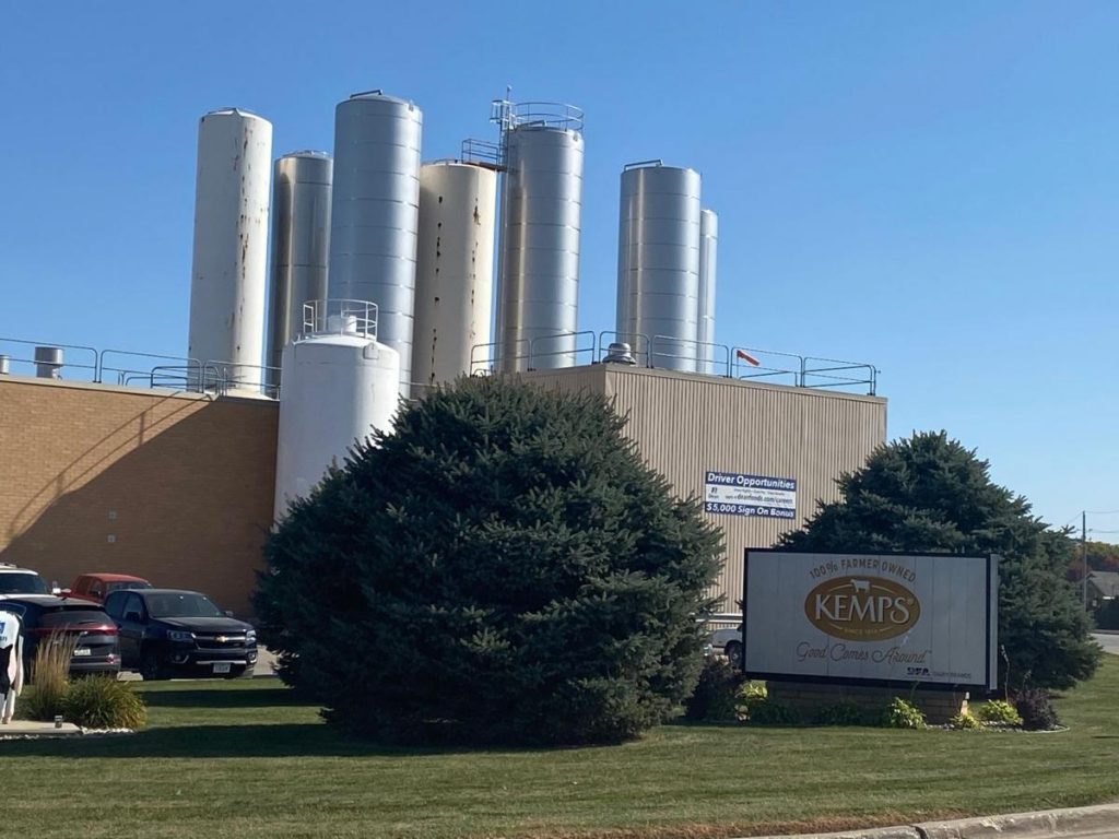 Dairy Workers Threaten Strike at Kemps Plant